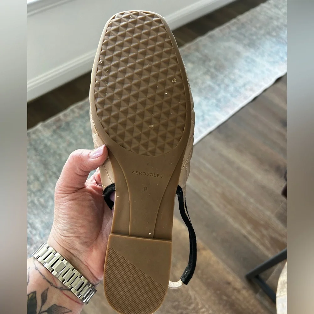 AEROSOLES quilted beige